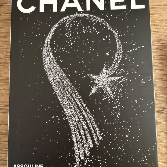 Assouline  set of 3 Chanel books - Picture 2 of 12
